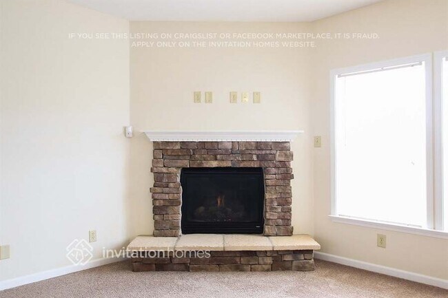 Foto del edificio - 329 Zander Woods Ct