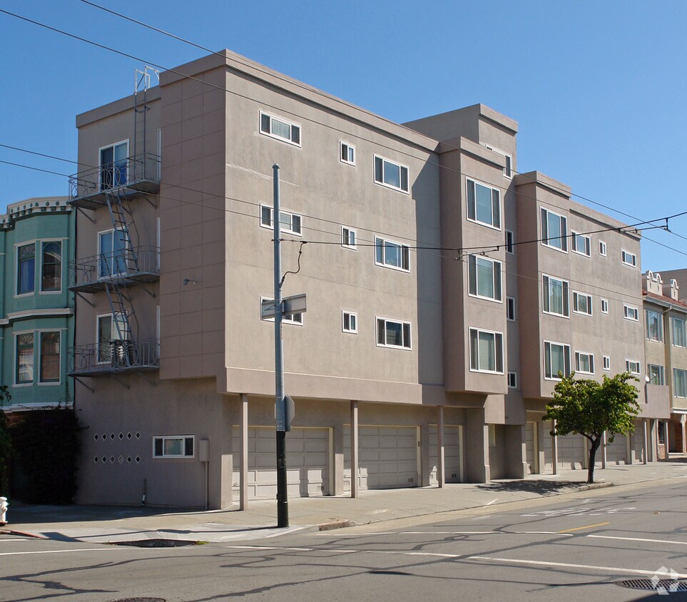 Building Photo - 1490 Chestnut St