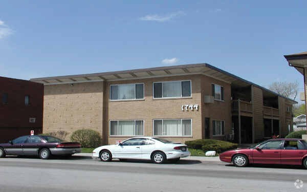 Oakton Street Apartments - 1744 E Oakton St