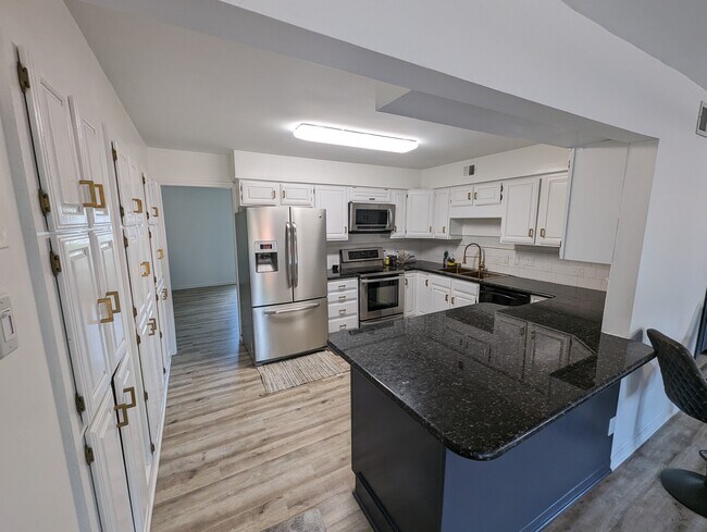 Building Photo - 9009 North Plz