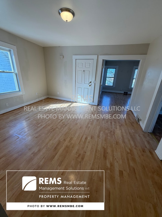 Building Photo - 947 Williamson St