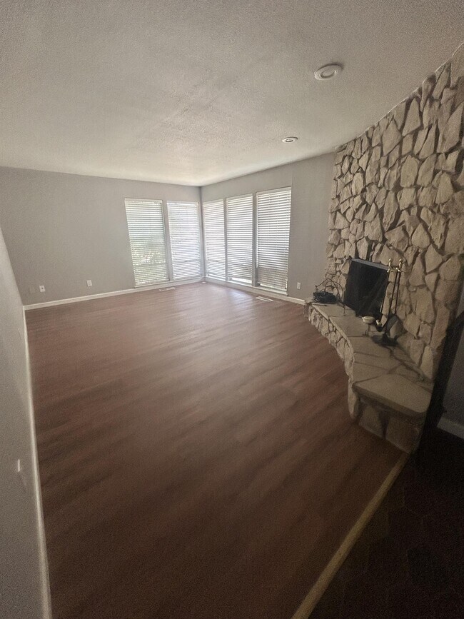 Foto del edificio - 7312 S Land Park Dr