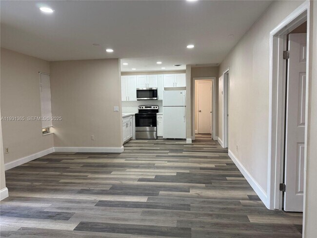 Building Photo - 3033 NW 43rd Ave