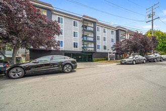 Building Photo - La Cha Farrel