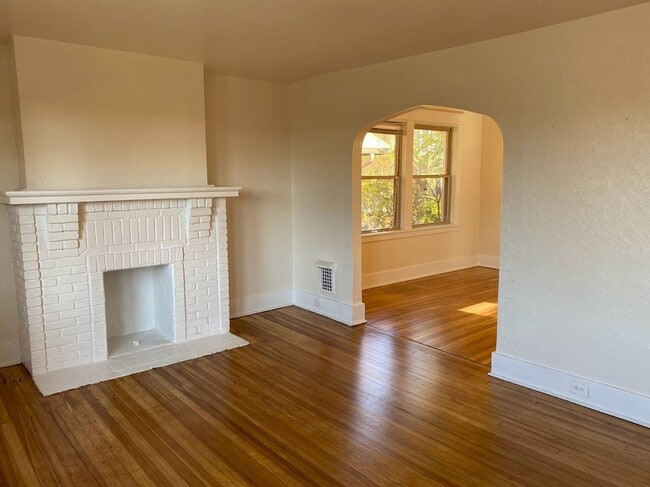 Photo - 2309 Eldridge St Apartment