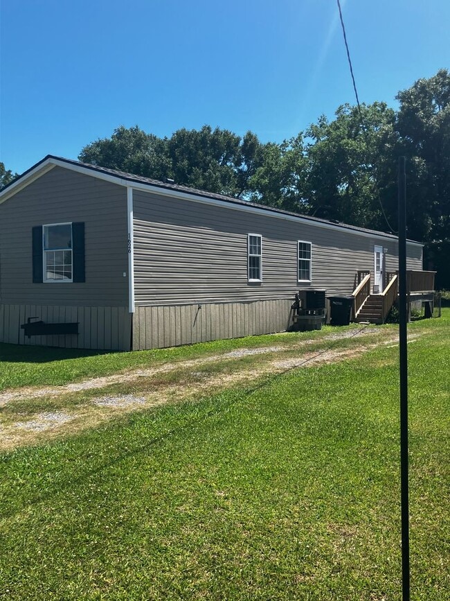 Building Photo - 3 Bedroom Trailer in New Iberia