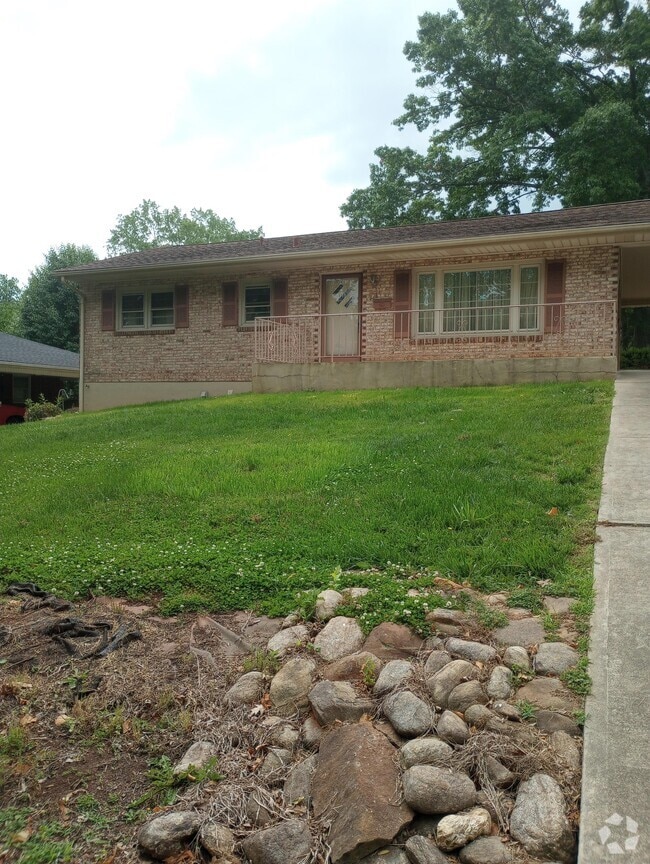 Building Photo - 316 Chatham Dr