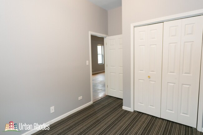 Building Photo - 458 N Paulina St