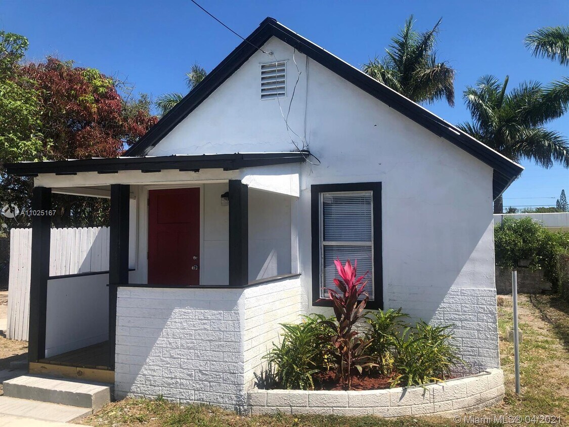 718 W 7th St Unit 2, Riviera Beach, FL 33404 Room for Rent in Riviera