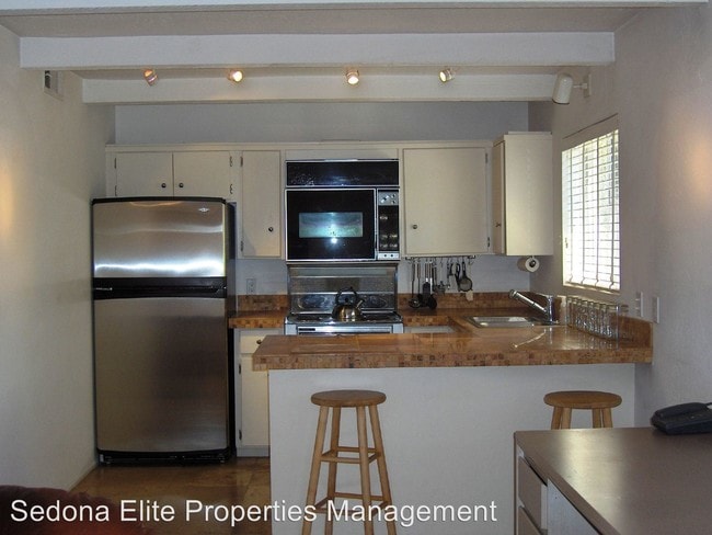 Building Photo - 1 br, 1 bath House - 230 SUNSET DRIVE, UNIT 5