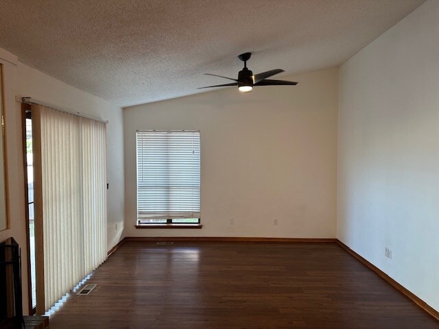 Foto del edificio - 13909 Fairhill Ave