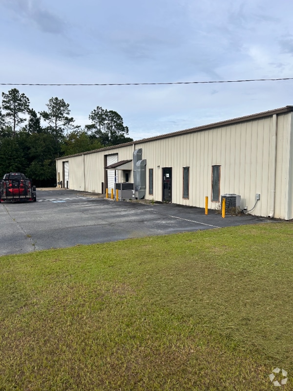 Building Photo - 102 Cloverdale Rd