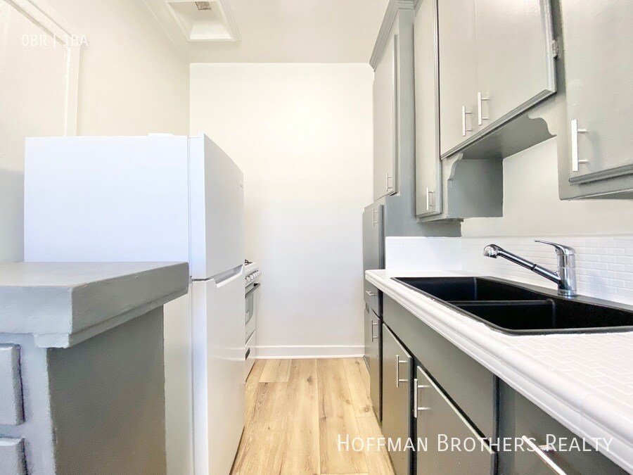 Foto principal - 456 S Catalina St