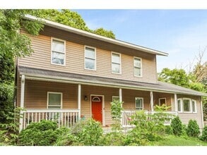 Building Photo - 520 Hanlon Ave