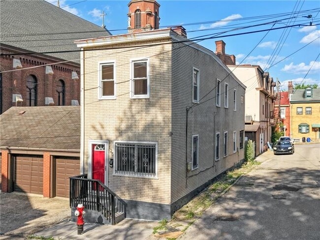 Building Photo - 125 S 14th St