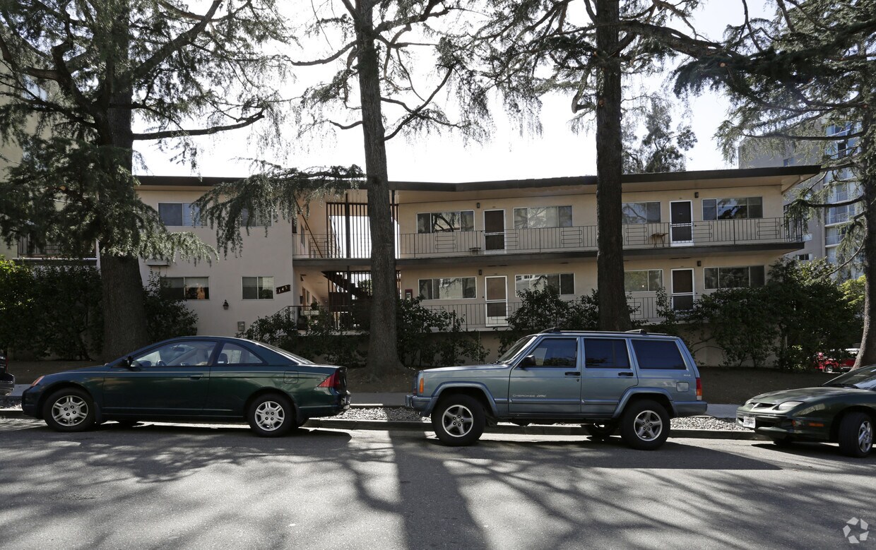 Building Photo - 145 Monte Cresta Ave