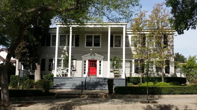 Building Photo - 1559 N Hill Ave
