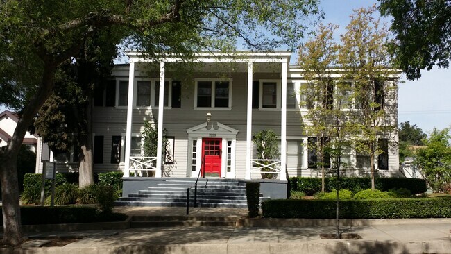 Foto del edificio - 1559 N Hill Ave