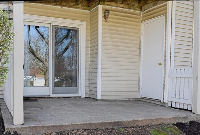 Building Photo - 95 Sage Ct