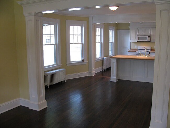 1st floor - looking towards open kit/bar - 450 Davidson St