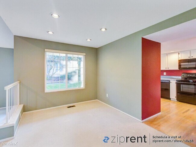 Building Photo - 2 br, 2.5 bath Townhome - 11405 Southeast ...