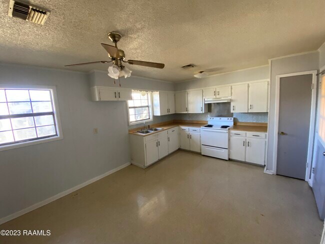 Building Photo - 108 Burrow Dr