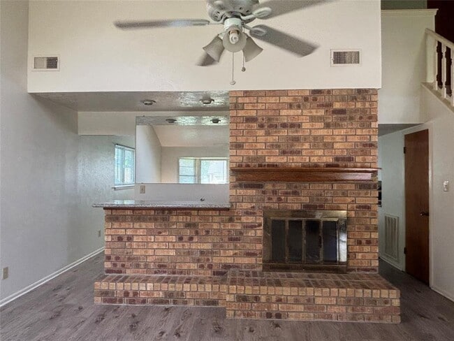 Building Photo - 15326 Silverman St