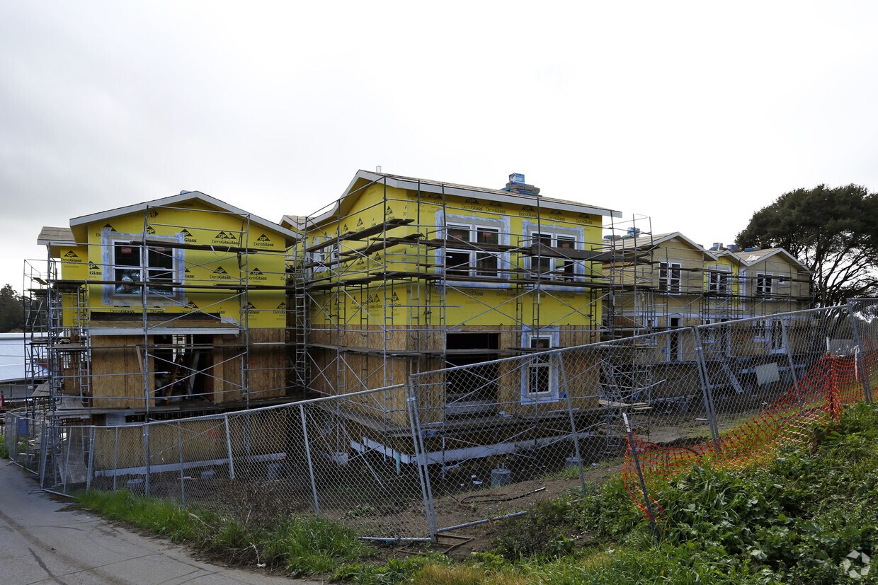 Foto del edificio - Aptos Village - Townhomes