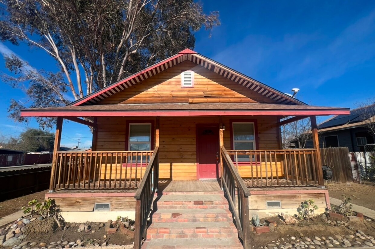 Primary Photo - Charming home in Avenal, Ca