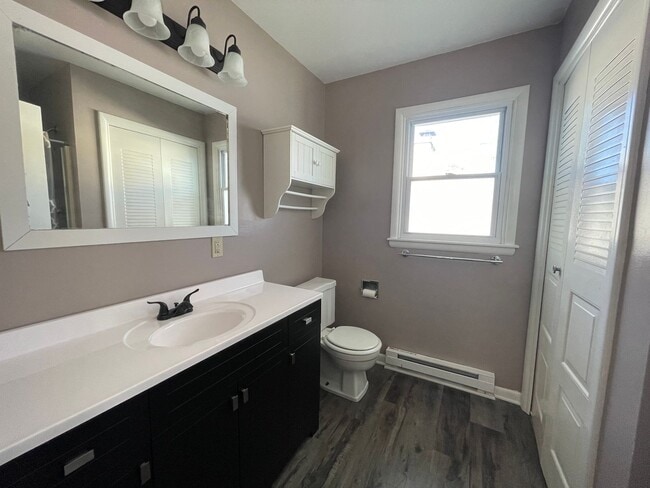 Building Photo - Three Bedroom Home in Gobles