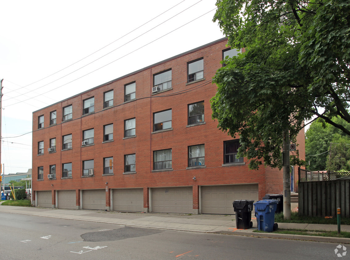 Building Photo - 958 Eglinton Ave E