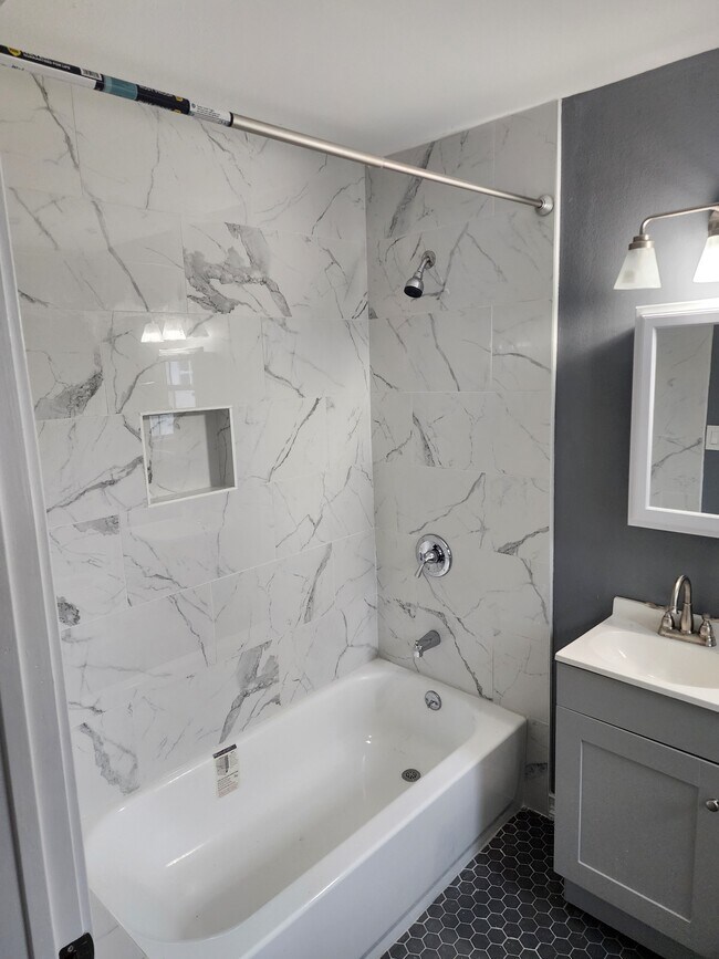 Foto del edificio - 1030 Clairmont Dr