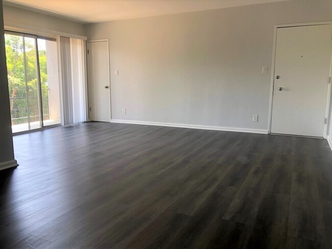 Interior Photo - 1017 N Spaulding Ave