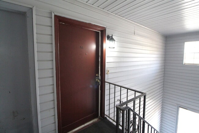 Foto del edificio - Bright and Fresh 1-Bedroom Apartment with Easy Access to UWF and West Florida Hospital