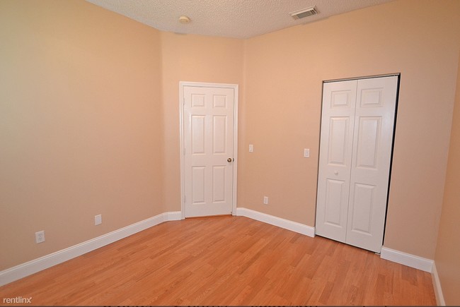 Building Photo - 5013 SW 135th Ave