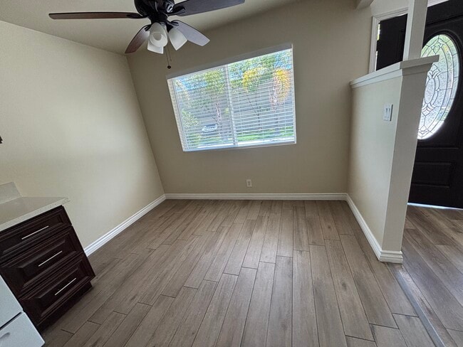 Foto principal - 22573 Adrienne Ave