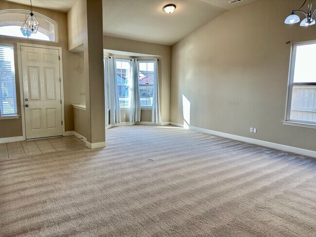 Foto del edificio - $2,295 Locan & Gettysburg, 4 Bedroom Home - Rialto Ave, Clovis