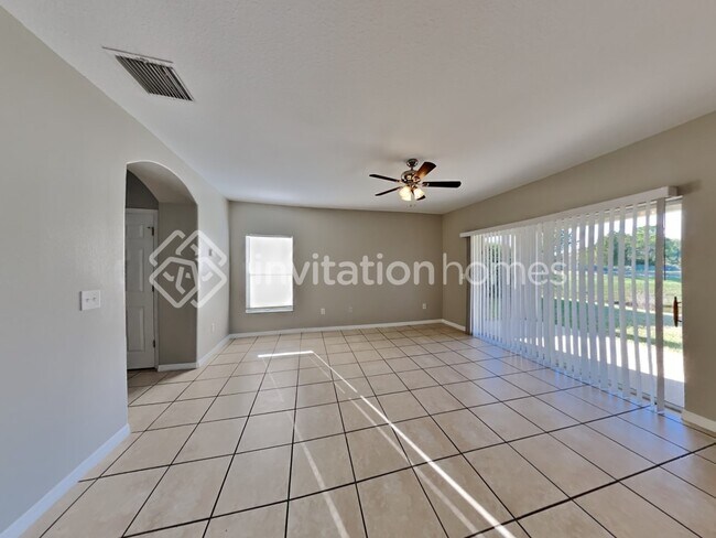 Building Photo - 8233 Crescent Moon Dr