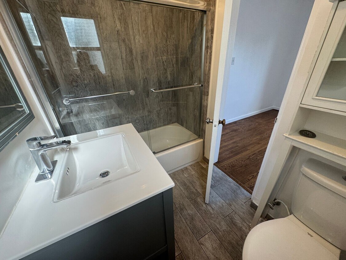 Foto principal - 5179 Huntington Dr N