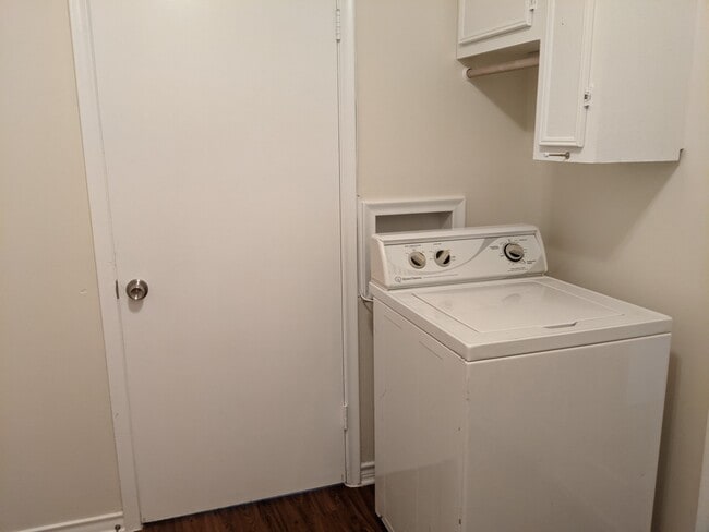 Washer dryer included - 2020 Redbud Ave