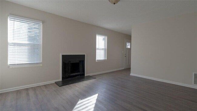 Foto del edificio - 6218 Creekford Ln