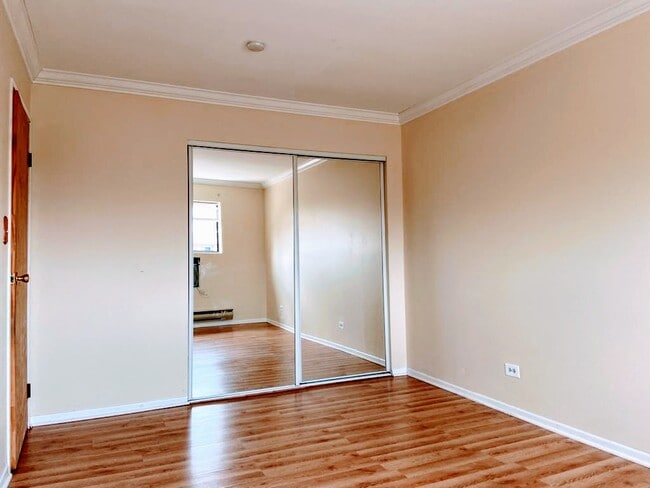Foto del edificio - 1348 N Geneva Dr