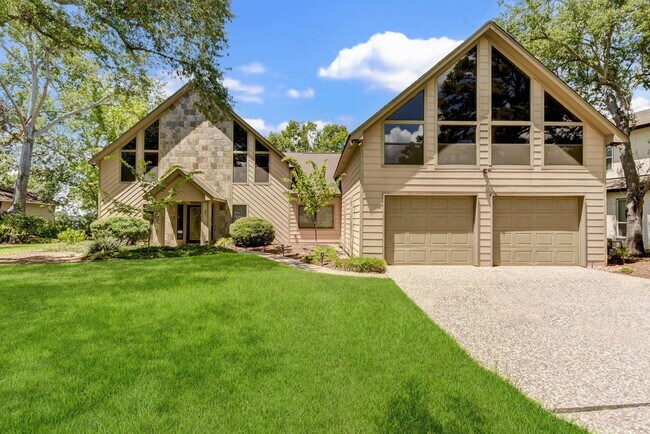 Building Photo - 10045 Valley Dr S