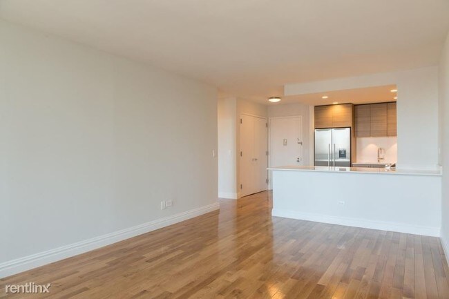 Foto del edificio - 33 W 48th St