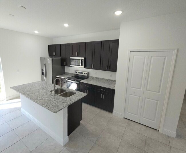 Foto del edificio - 6374 N Falmouth Terrace