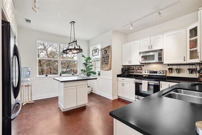 Foto del edificio - 140 Onini Ct