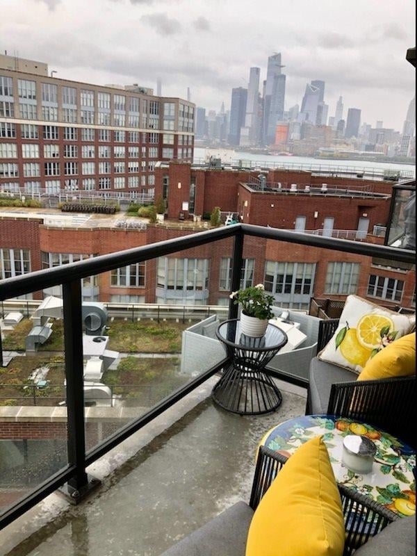 Building Photo - 1100 Maxwell Ln