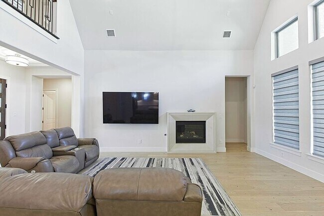Foto del edificio - 3041 Gaulding Dr