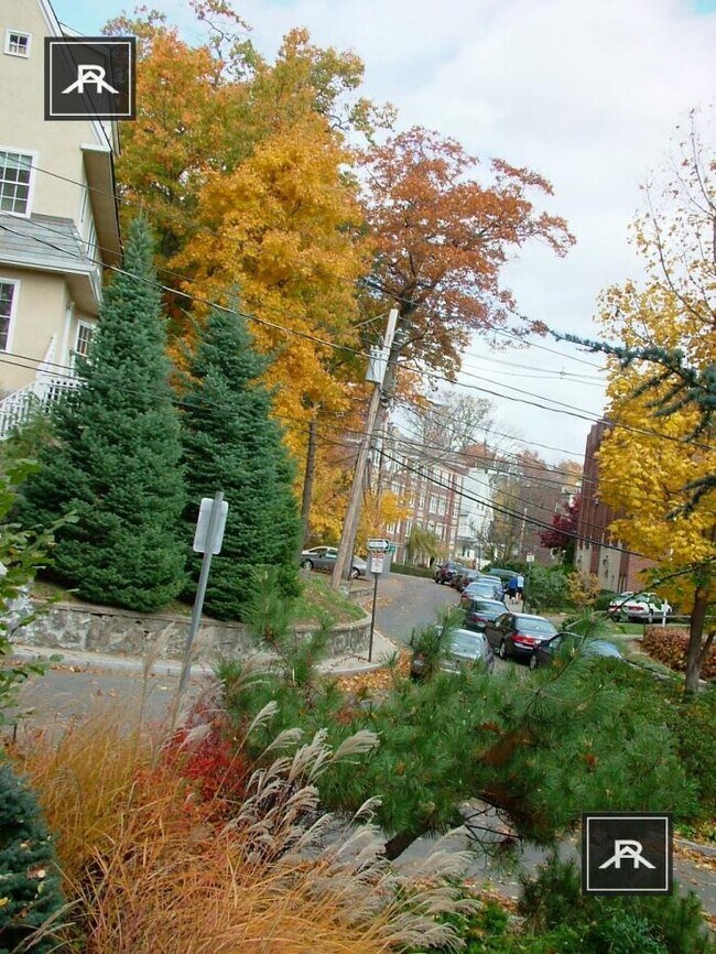 Building Photo - 3 bedroom in Brookline MA 02135