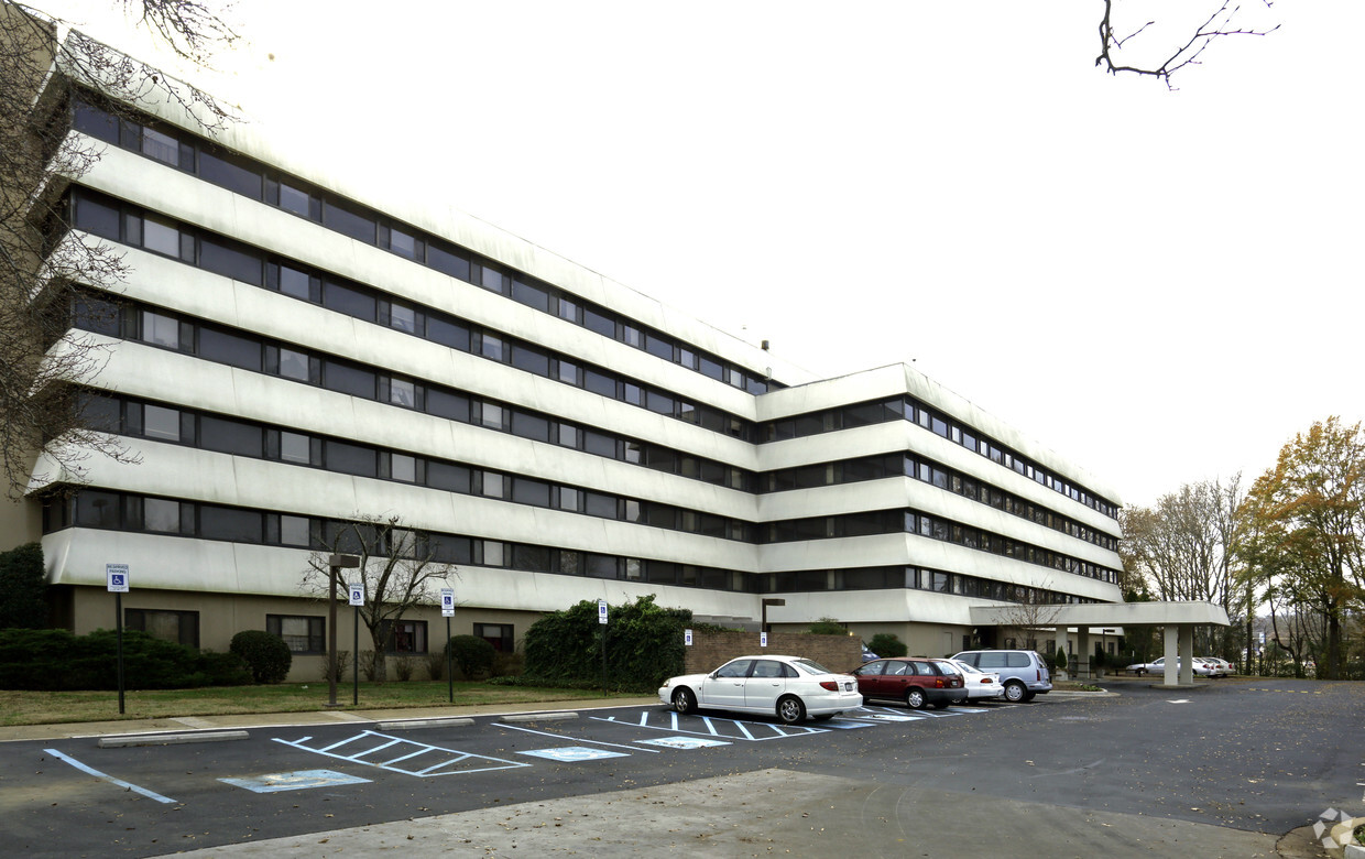 Building Photo - John Calvin Apartments